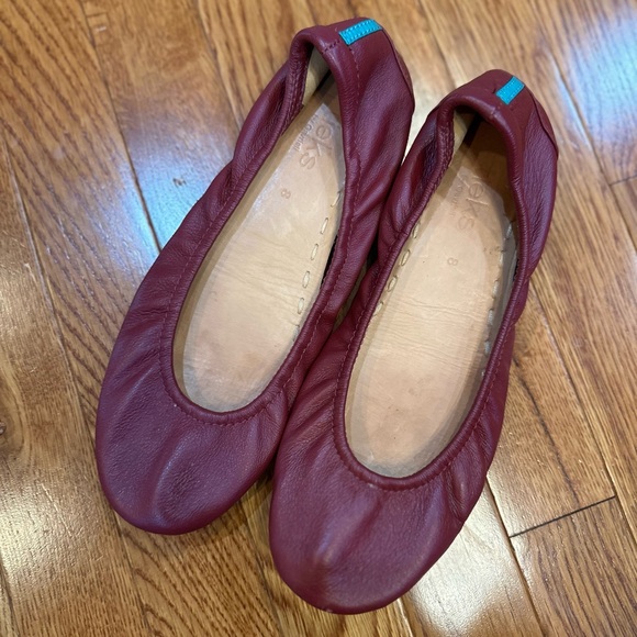 Teiks burgundy leather loafers women’s size 8 EUC - Picture 1 of 6